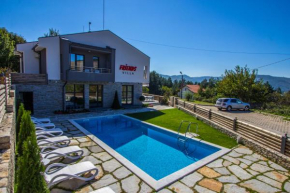 Гостиница Family Hotel Friends Villa  Енчец